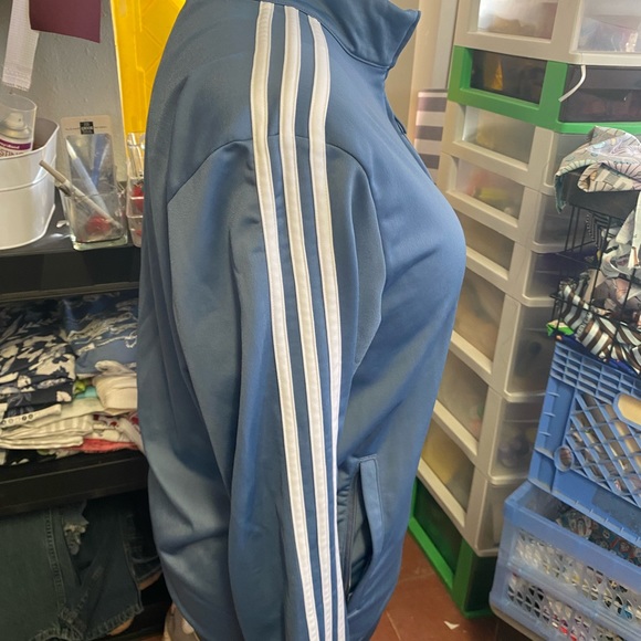 Adidas jacket size medium very pretty blue color - Picture 5 of 6